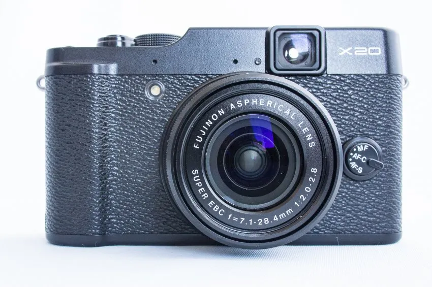 Retro-Kamera fokussiert schnell, fotografiert schön