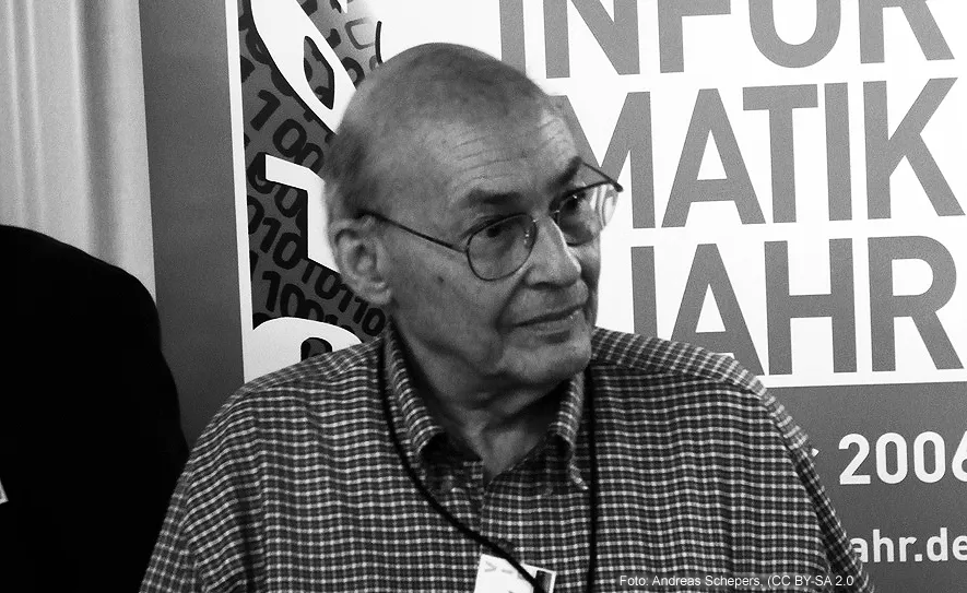 Wie viel Text widmeten deutsche Medien Marvin Minsky?